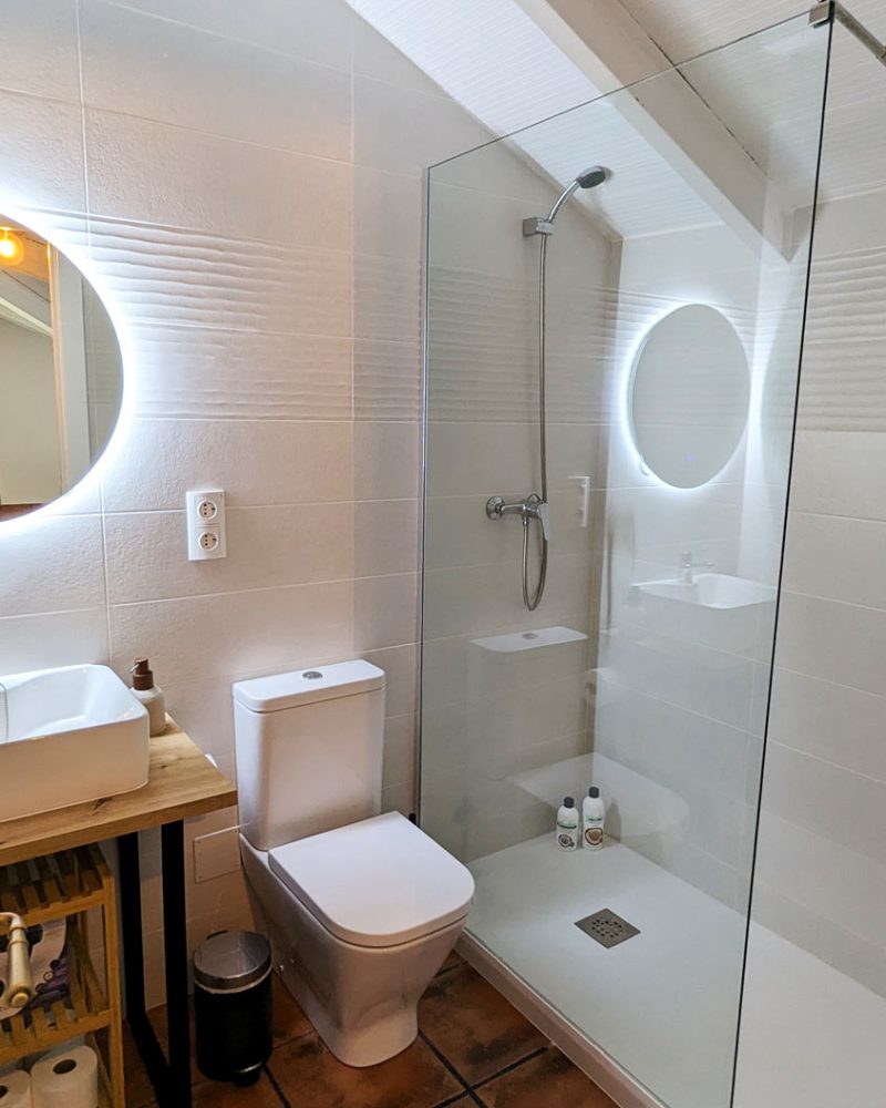 baño-habuardillado-casa-rural