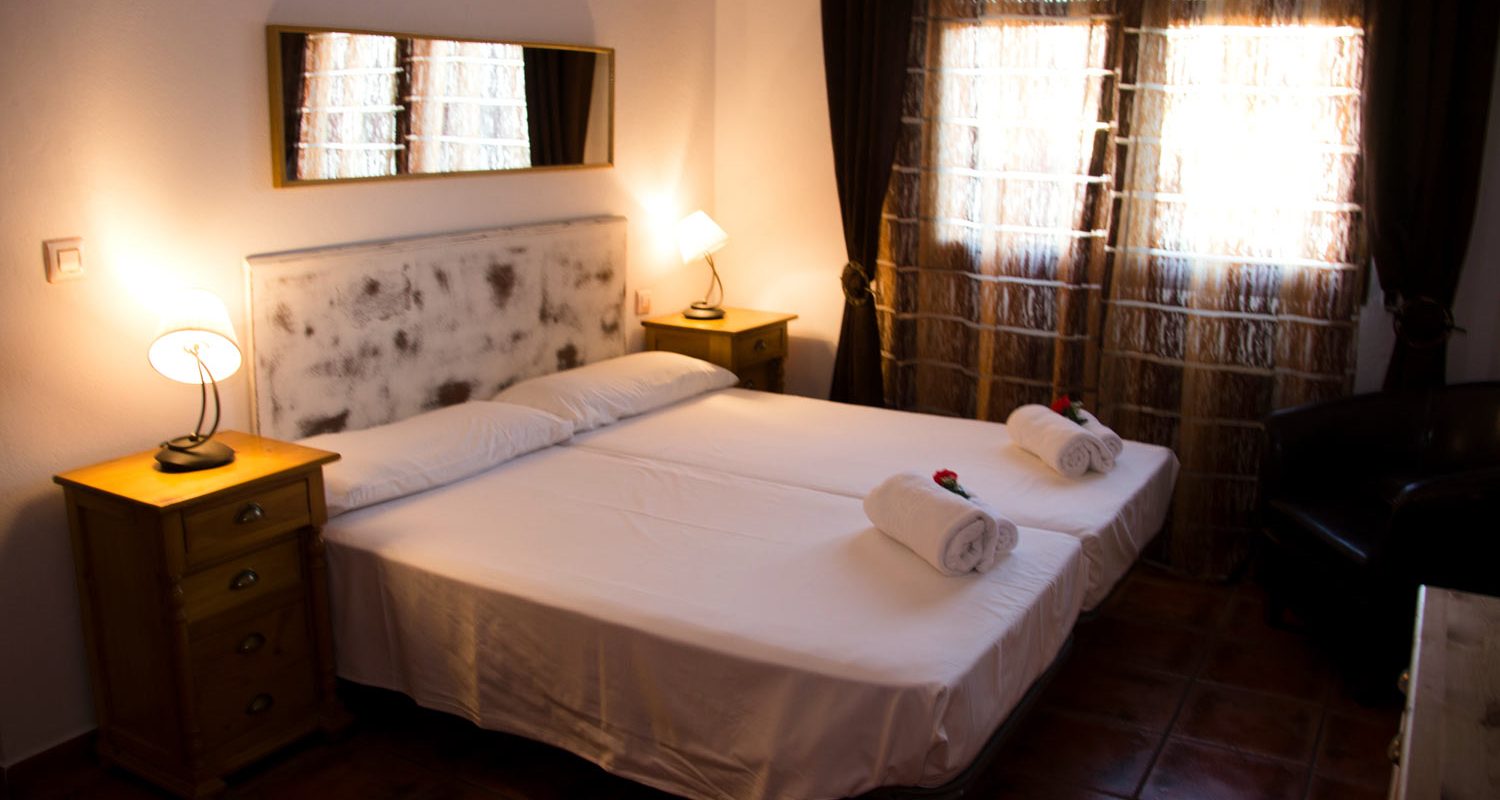 cama-matrimonio-casa-rural